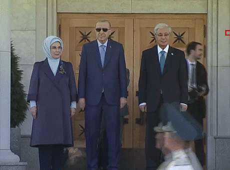 Cumhurbaşkanı Erdoğan Kazakistan'da! Tokayev tarafından resmi törenle karşılandı