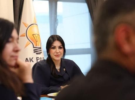 AK Partili Ayan gazetecilerle bir araya geldi