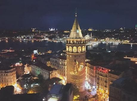 Galata Kulesi’nde anlamlı mesaj! Havadan çekilen görüntüler hayran bıraktı