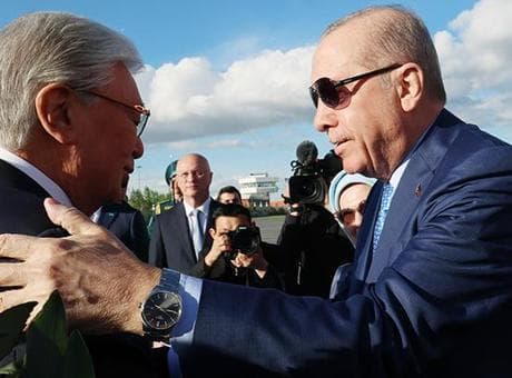 Cumhurbaşkanı Erdoğan, Kazakistan’da resmi törenle karşılandı