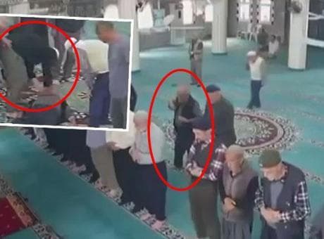 Namazda kalp krizi geçiren yaşlı adamın imdadına imam yetişti! Dehşet anları kamerada