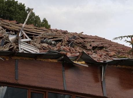 Eskişehir'de yıldırım dehşeti! Caminin minaresi yıkıldı, imam yaralandı