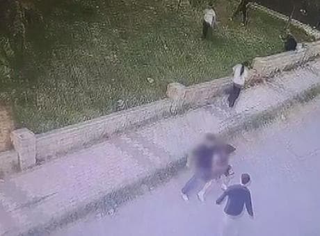 Dehşete düşüren görüntüler! Büyükçekmece'deki kavgada 15 yaşındaki Abdulbaki bıçaklanarak öldürüldü