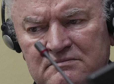 'Ölmek üzere' savunması reddedildi! Bosna kasabı sandalyeye bağlı, konuşamayacak durumda