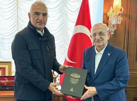 Bakan Ersoy'dan İsmail Kahraman'a ziyaret