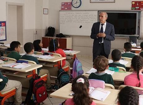 40 yıllık öğretmene büyük süpriz! Sınıf listesindeki ismi gördü: İçimde çok değişik bir duygu oluştu