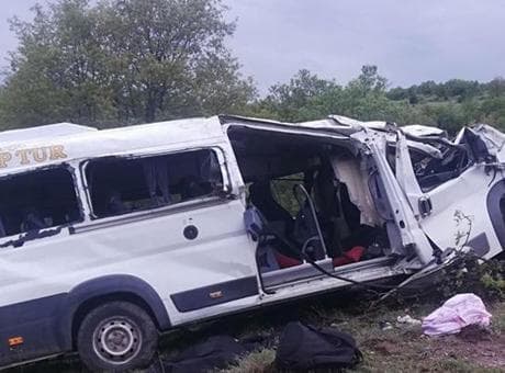 Yozgat'ta feci kaza! Öğrenci servisi devrildi: 3 ölü