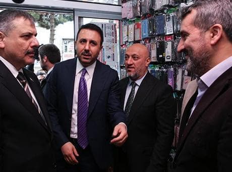 Bakan Çiftçi Bitlis'te ziyaretlerde bulundu, esnafla bir araya geldi