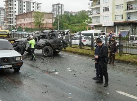 Karadeniz Sahil Yolu’nda can pazarı! Takla atarak havalandı karşı şeritteki aracın üzerine çakıldı: 1 ölü, 7 yaralı