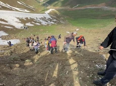 Yer: Yüksekova! 100 metrelik uçurumda can pazarı: Ölü ve yaralılar var