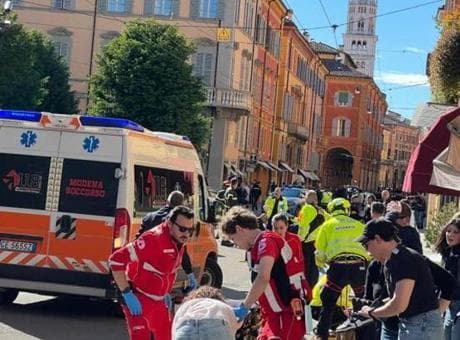 İtalya'da şok! Bir kişi aracıyla yayaların arasına daldı, 7 kişi yaralandı