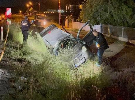 Kırıkkale'de hafif ticari araç şarampole devrildi; 1 ölü, 3 yaralı