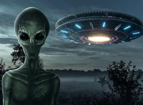 CIA'in eski araştırmacısından şok UFO iddiası! 4 farklı uzaylı türü bulundu