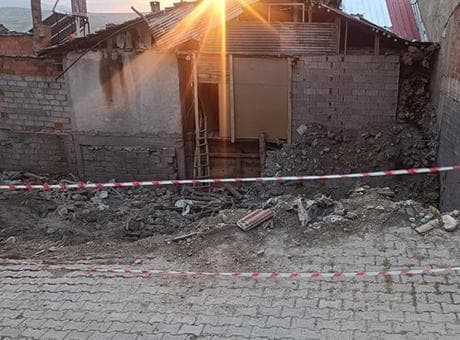 Yıllarca söyledi, kimse inanmadı: Evi yıkılınca ortaya çıktı! 100 sır köyü ayağa kaldırdı