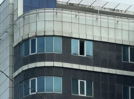 Bıçaklanıp hastaneye kaldırıldı! Saatler sonra 10’uncu kattan düşerek öldü