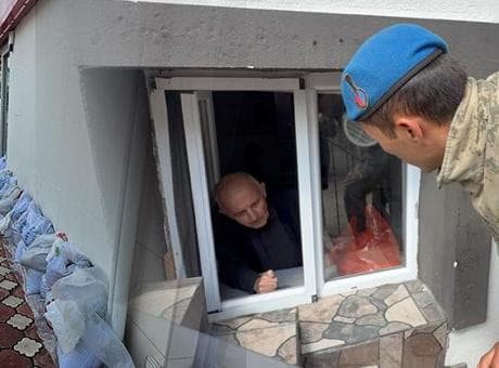 Kentte baraj alarmı! 15 mahalle ile 7 köy tahliye ediliyor, sokaklara kum torbalı setler çekildi