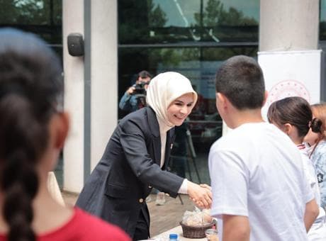 Bakan Göktaş, devlet himayesindeki başarılı sporcu gençlerle buluştu