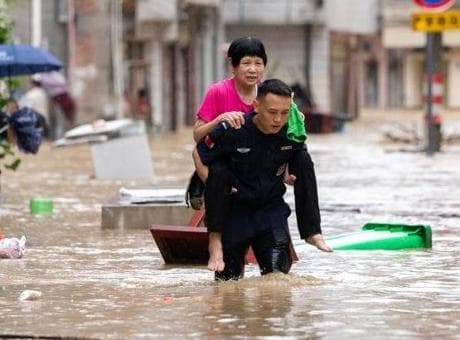 Çin'de sel felaketi! Tahliyeler başladı: En az 10 ölü