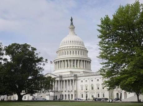 ABD Senatosu, Trump'ı kısıtlayan 'savaş yetkileri' tasarısının önünü açan bir adım attı