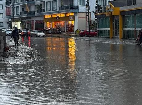 Hatay Dörtyol'da şiddetli yağışlar hayatı olumsuz etkiledi