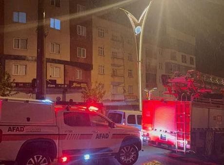 Hakkari’de temel kazısında 6 bina çökme riski nedeniyle tahliye edildi