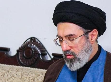 İran dini lideri Hamaney'den kritik talimat! 'Ülke dışına çıkarılmayacak'