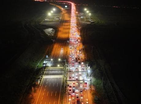 Havadan görüntülendi! Büyük göç başladı; bazı noktalarda trafik durma noktasına geldi
