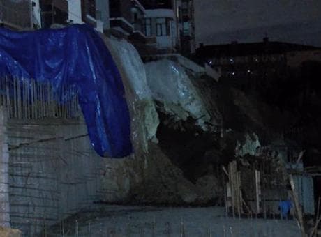 Ankara'da sağanak nedeniyle istinat duvarı çöktü