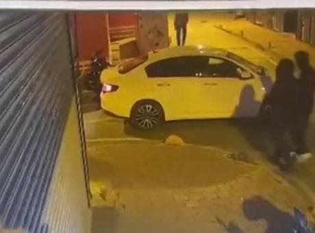 Fatih’te binaya kurşun yağdırdılar! Özel harekat destekli operasyonda yakalandılar: 3 şüpheli tutuklandı
