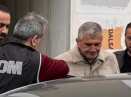 Son dakika... Düzce Akçakoca Belediye Başkanı Fikret Albayrak görevden uzaklaştırıldı