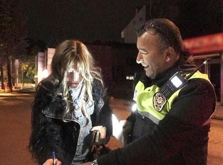 Isparta'da alkol denetiminde gülümseten anlar! Cezayı duyan sürücünün tepkisi izleyenleri güldürdü