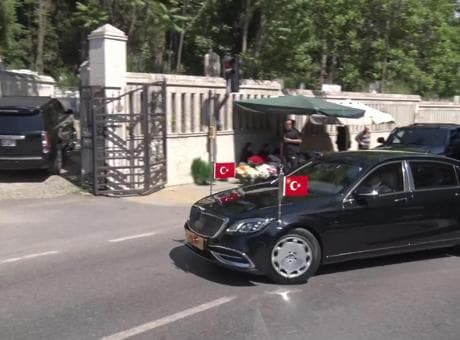 Cumhurbaşkanı Erdoğan, arife günü anne ve babasının kabirlerini ziyaret etti