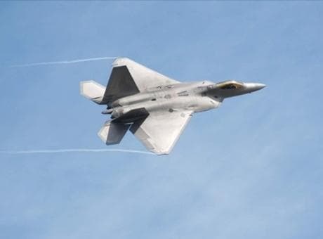 ABD'den Orta Doğu'da 'eşi benzeri görülmemiş' konuşlandırma! F-22'ler sahneye çıktı