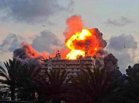 İsrail'den ağır bombardıman! Lübnan'da çok sayıda sivil katledildi