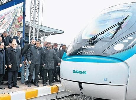 Milli elektrikli hızlı tren rekorunu yeniledi
