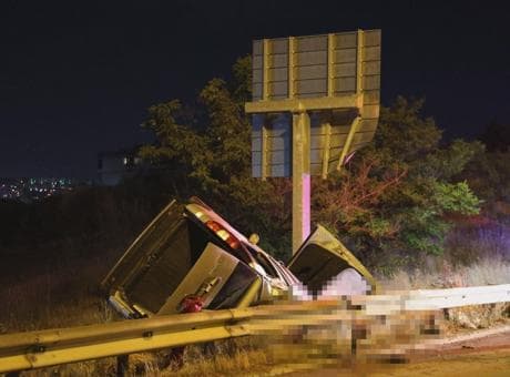 İzmir’de facia! Takla atan araçta 2 genç hayatını kaybetti