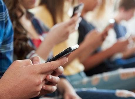 Bir ülke daha düğmeye bastı! 15 yaş altına sosyal medya yasağı kapıda