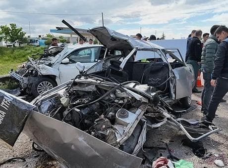 Kırıkkale'de korkunç kaza! Yoldaki su birikintisi 3 can aldı