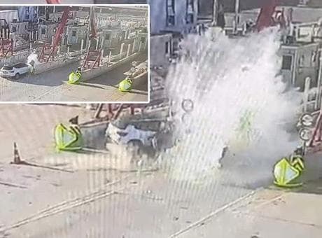 Tekirdağ'da korkunç kaza kamerada! Otoyol gişelerine çarpan otomobildeki karı-kocayı ölüm ayırdı