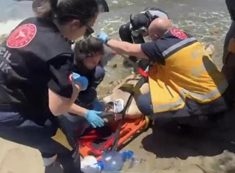 Denizde 40 metre açıkta hareketsiz bulunan çocuktan acı haber geldi