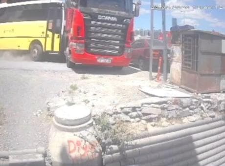 Beylikdüzü’nde korku dolu anlar! Freni boşalan İETT otobüsü kontrolden çıktı