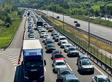 Tatilin son günü yollarda dönüş yoğunluğu sürüyor