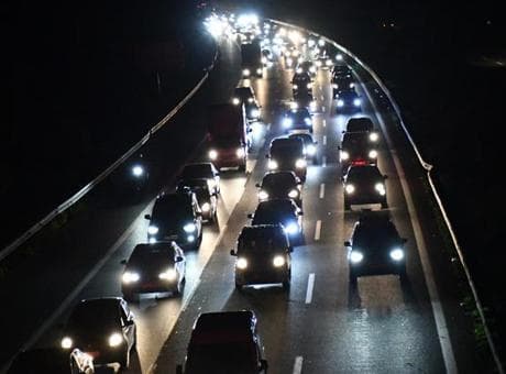 Bayram dönüşü kara yollarında trafik yoğunluğu sürüyor! İstanbul yönünde durma noktasına geldi
