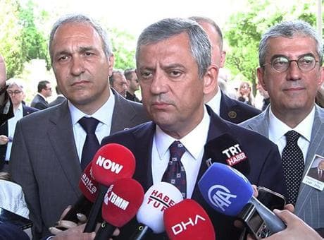 Özgür Özel'den kurultay açıklaması: Olağanüstü kurultay için imza süreci başlatıldı