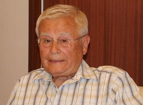 Muğla'da Dinçer Akyalı, 500 milyon TL değerindeki bina ve arsasını MEB'e bağışladı