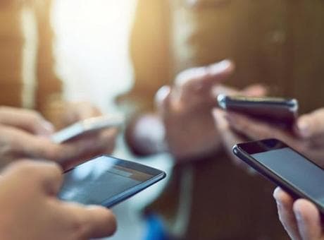 Avrupa ülkelerinde okullarda cep telefonu kısıtlaması genişliyor! Polonya'da tasarı kabul edildi
