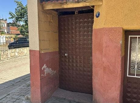 İzmir'de şoke eden olay! Evin kapısına asılan poşetten bebek çıktı