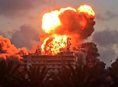 İsrail, İran'ın uyarısını dinlemedi! Ateşkese rağmen Lübnan'a bombardıman