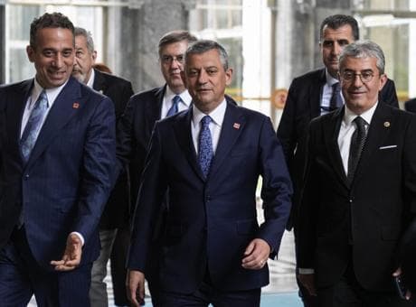 Son dakika! Özgür Özel'in peşinde olduğu parti! DSP Genel Başkanı Aksakal teklifi doğruladı