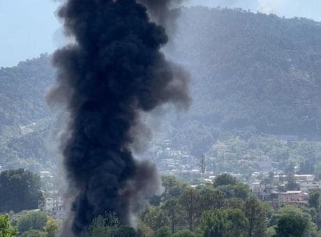 Pakistan'da askeri helikopter düştü! Tüm mürettebat hayatını kaybetti